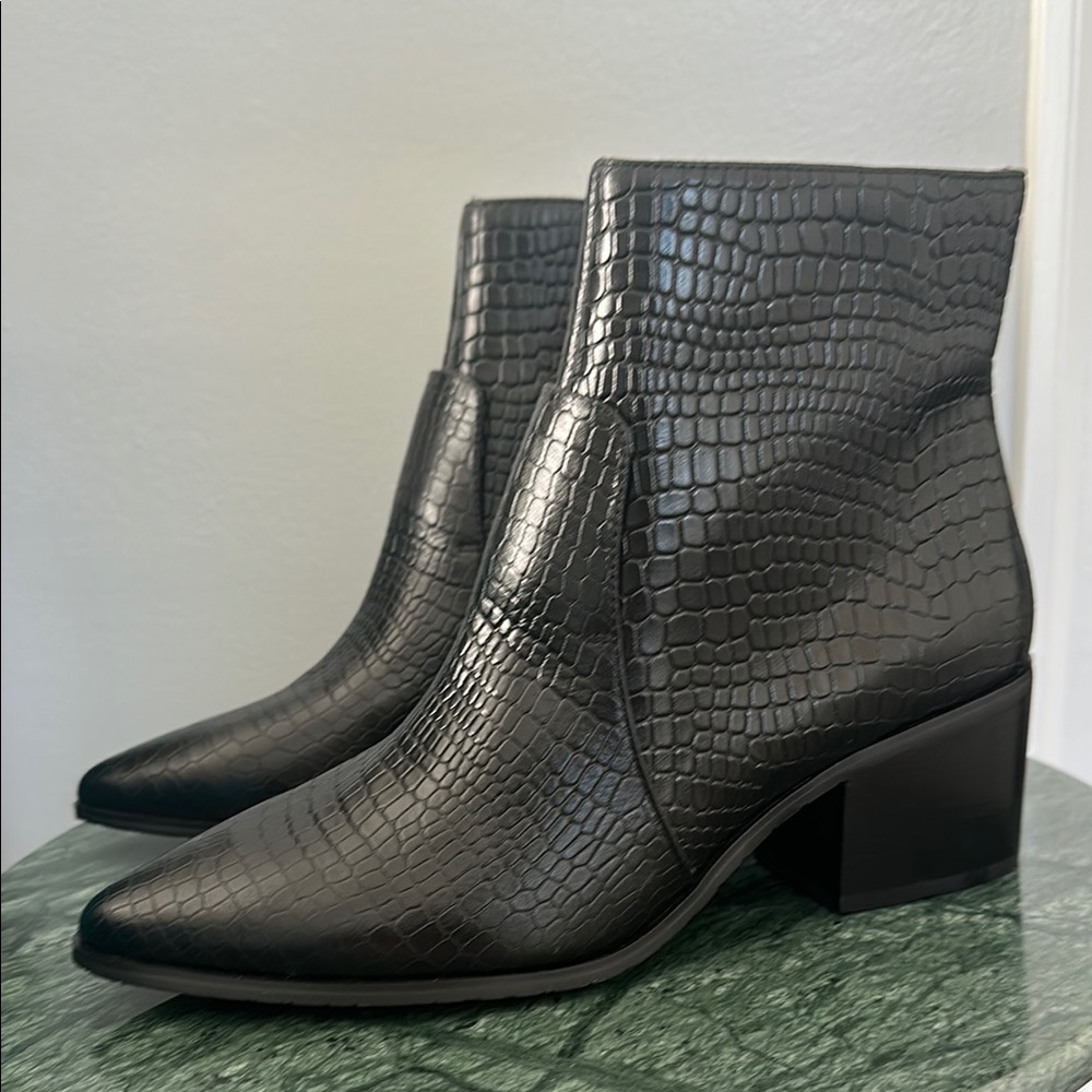 Tahari Raffi ankle boots